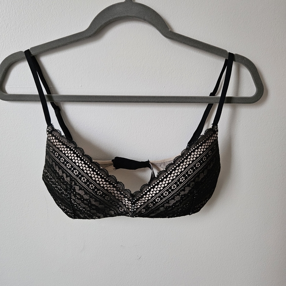 Victoria's Secret Other - Victoria's Secret Black and Cream Wireless Push Up Plunge Lace Bra